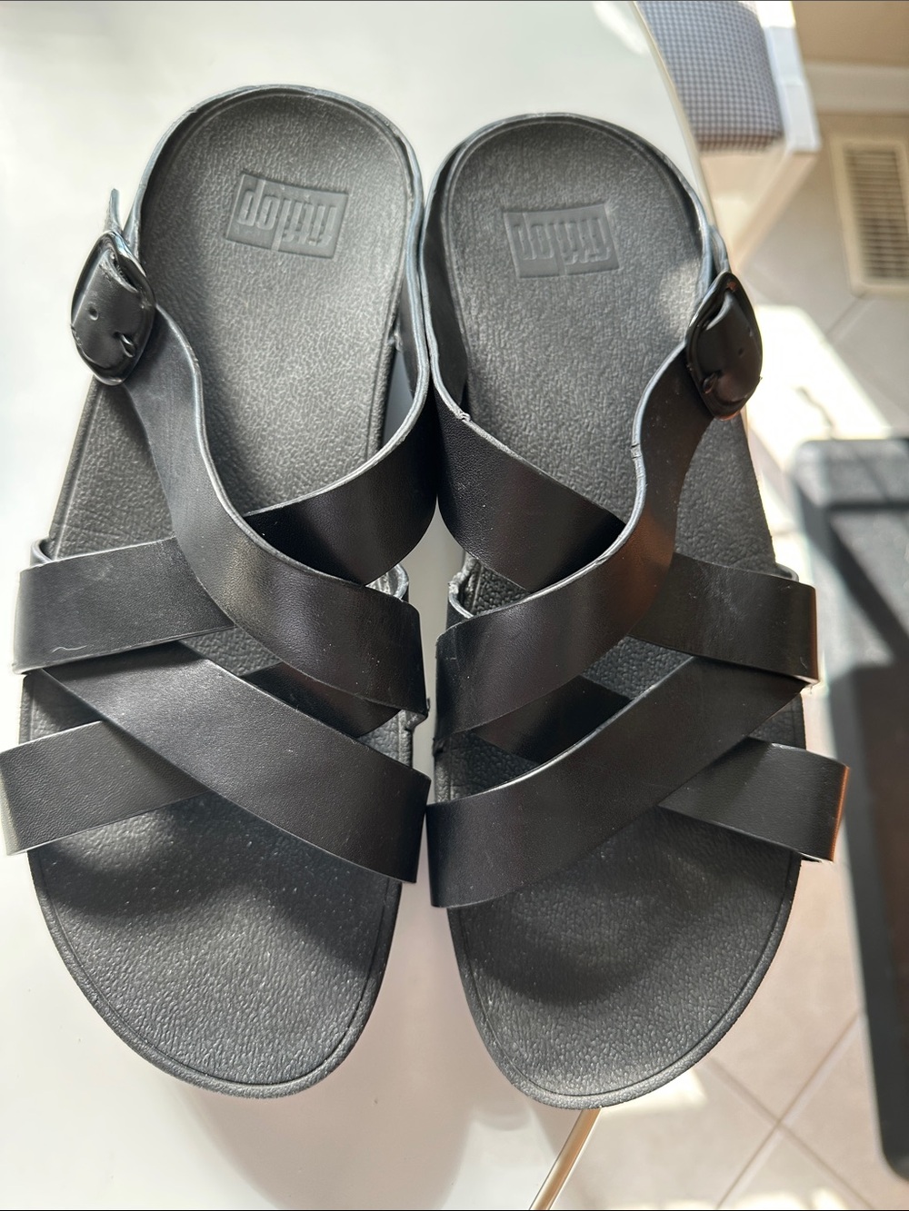 EUC FitFlop Black Crisscross Slide Sandals